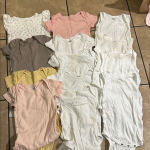 Gerber Baby Bundle  One Pieces Bodysuits Size 18 months